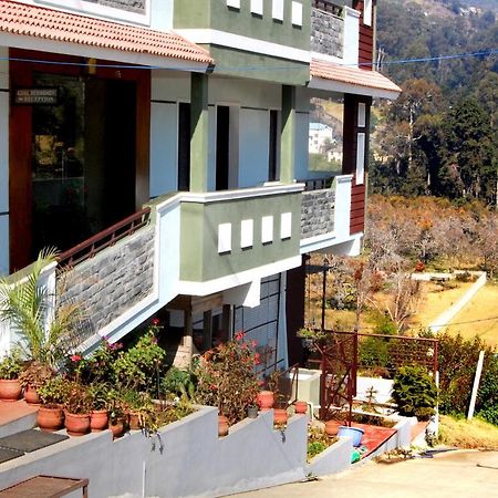Отель Ezhil Residency Кодайканал Экстерьер фото