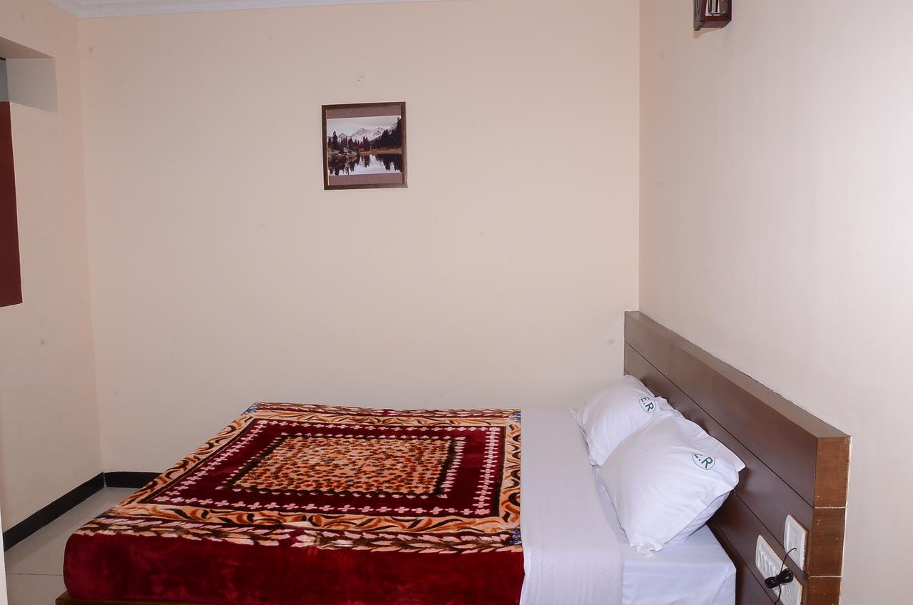 Отель Ezhil Residency Кодайканал Экстерьер фото