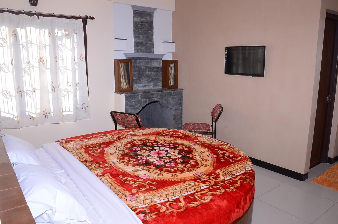 Отель Ezhil Residency Кодайканал Экстерьер фото