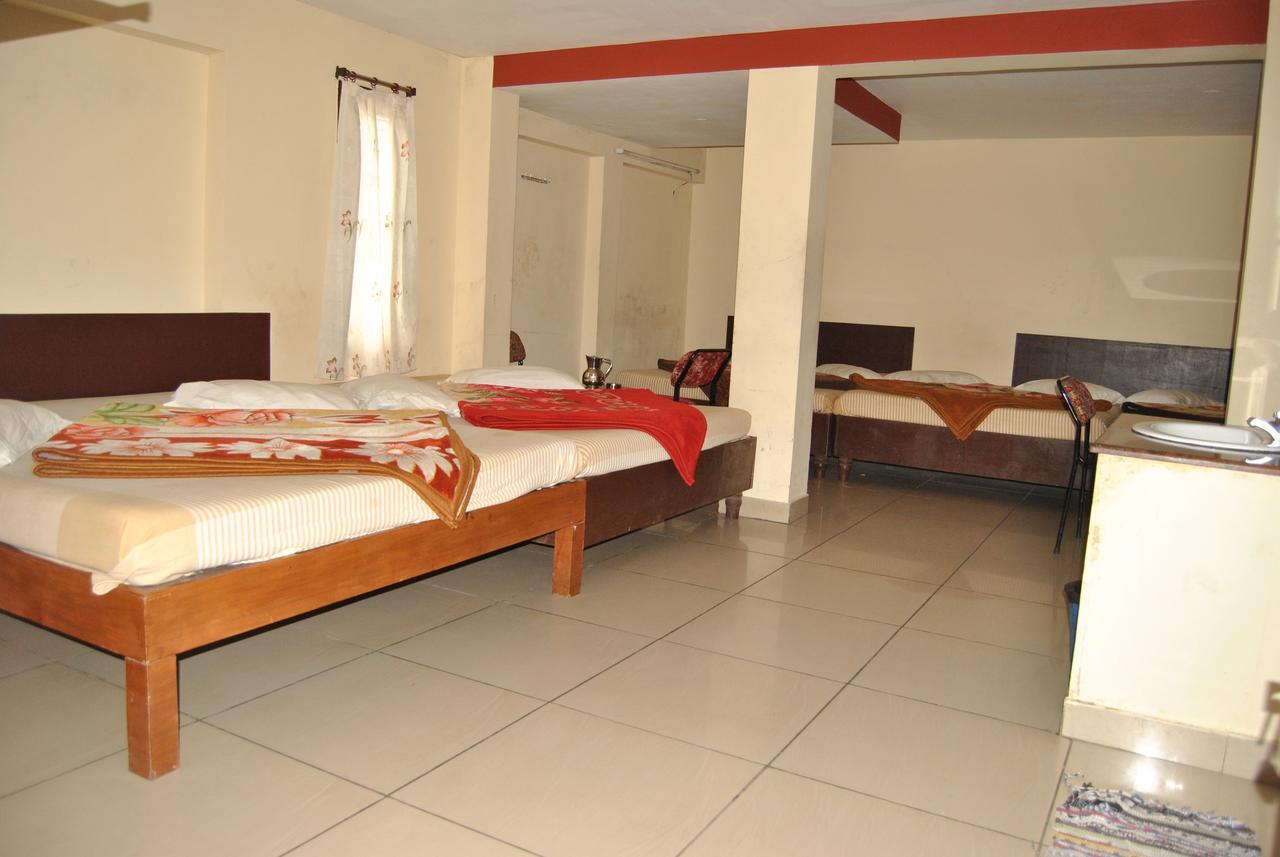 Отель Ezhil Residency Кодайканал Экстерьер фото