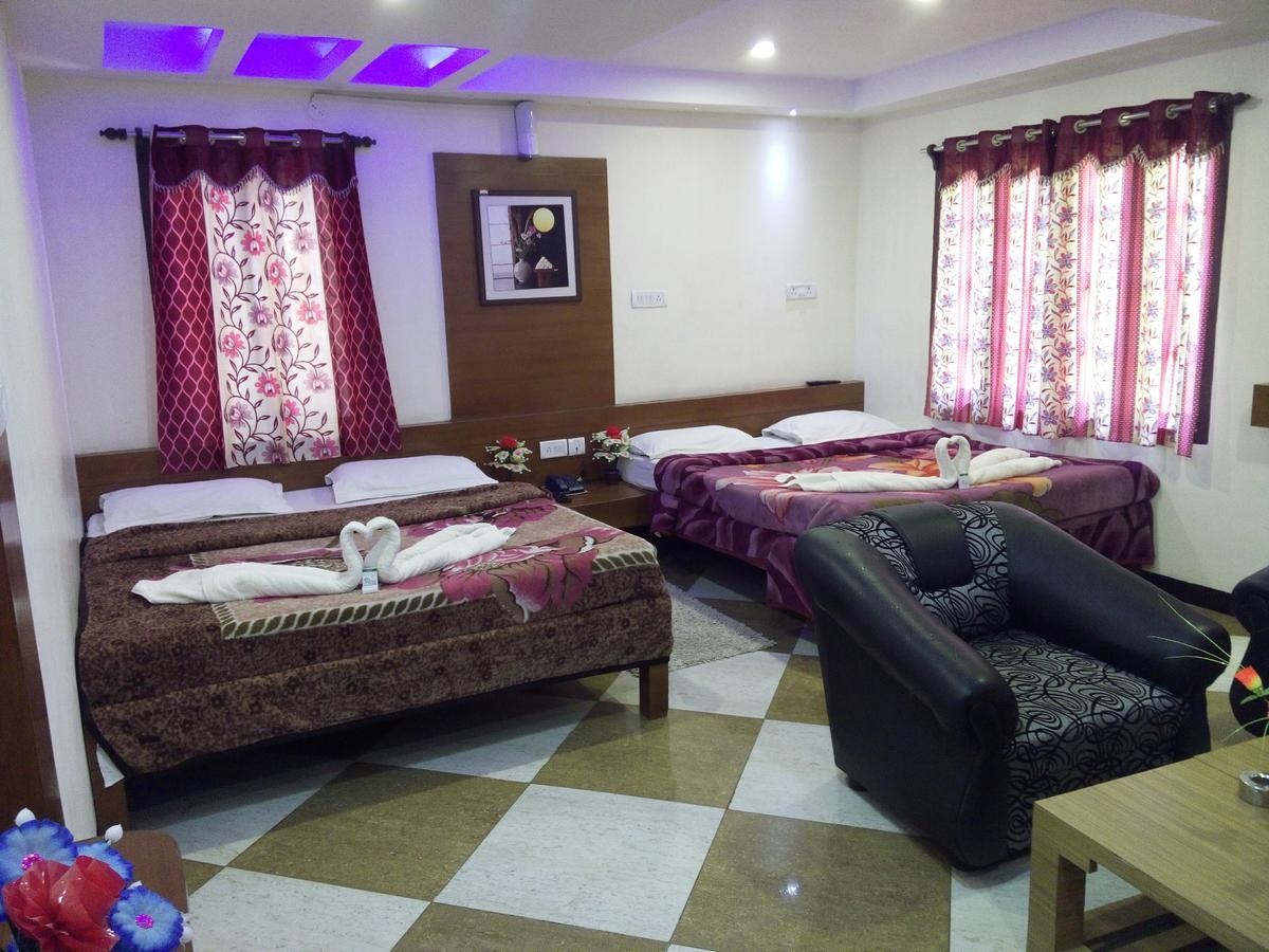 Отель Ezhil Residency Кодайканал Экстерьер фото
