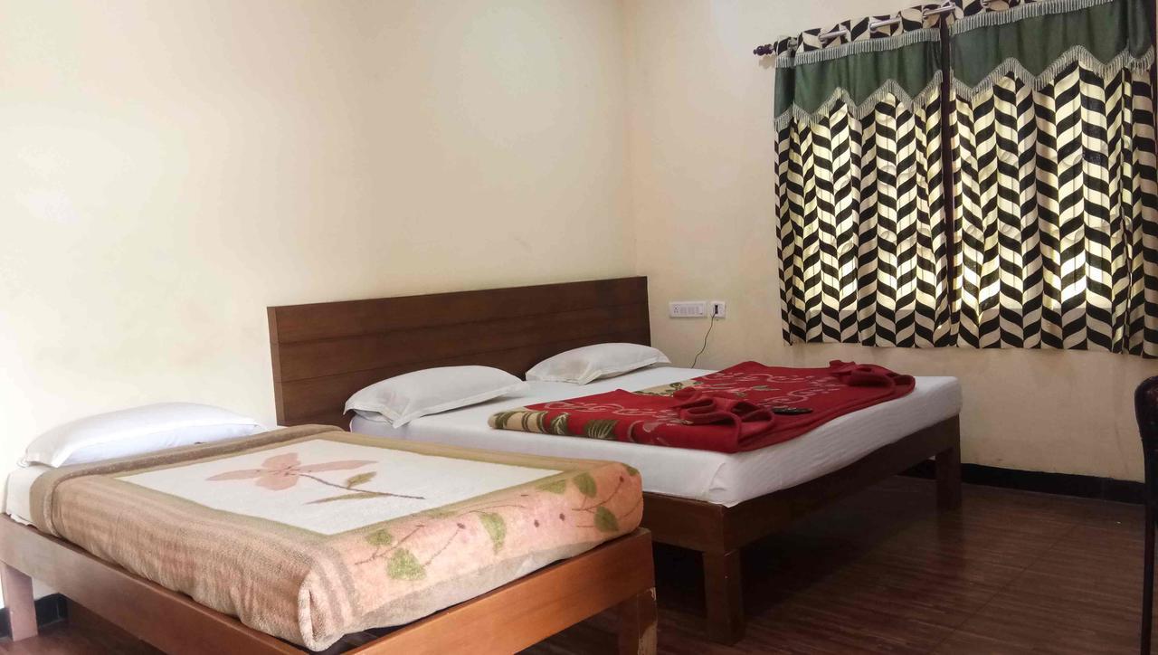 Отель Ezhil Residency Кодайканал Экстерьер фото