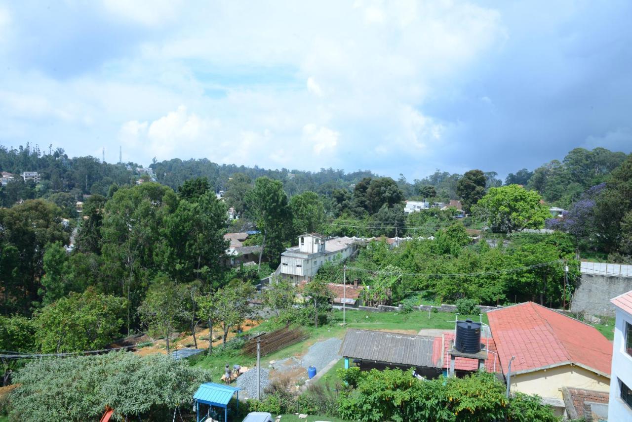 Отель Ezhil Residency Кодайканал Экстерьер фото