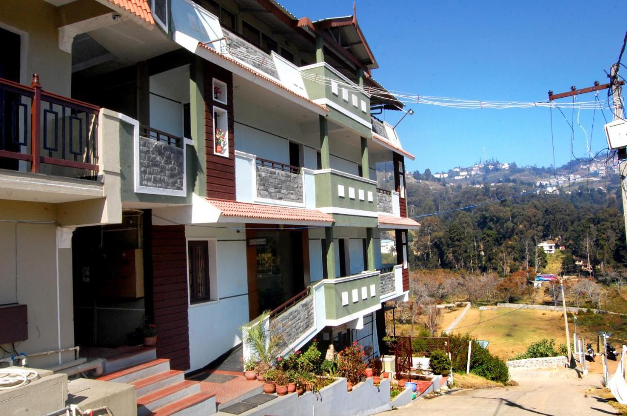 Отель Ezhil Residency Кодайканал Экстерьер фото