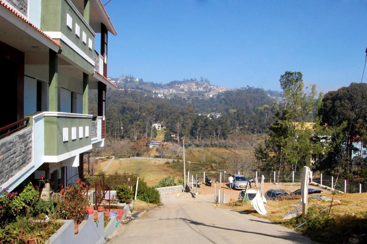 Отель Ezhil Residency Кодайканал Экстерьер фото