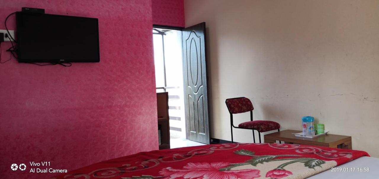 Отель Ezhil Residency Кодайканал Экстерьер фото
