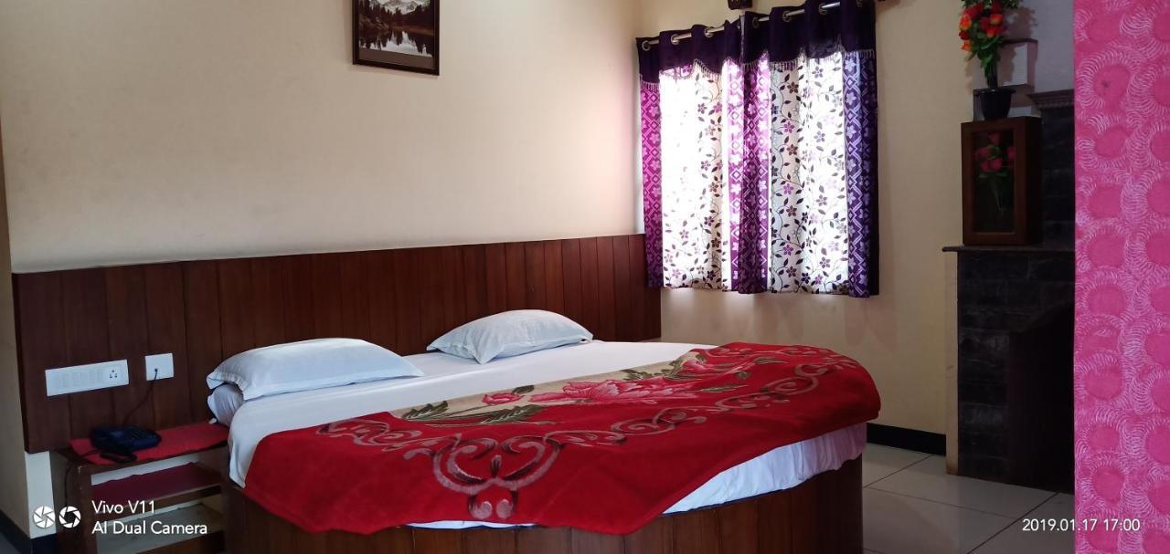 Отель Ezhil Residency Кодайканал Экстерьер фото